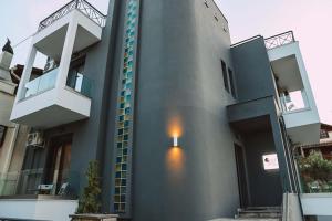 Το κτήριο όπου στεγάζεται  το διαμέρισμα