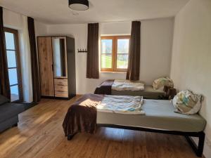 Un pat sau paturi într-o cameră la Nicky apartments and studios +88 fotografii