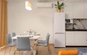 Η κουζίνα ή μικρή κουζίνα στο Lovely Apartment In Podstrana With Wifi