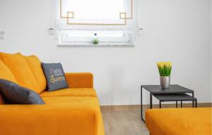 Χώρος καθιστικού στο Lovely Apartment In Podstrana With Wifi