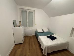 Ένα ή περισσότερα κρεβάτια σε δωμάτιο στο Friendly House - 8 personnes