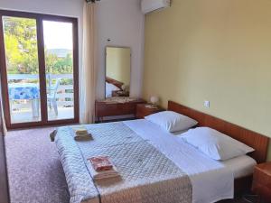 Posteľ alebo postele v izbe v ubytovaní Apartments MOST