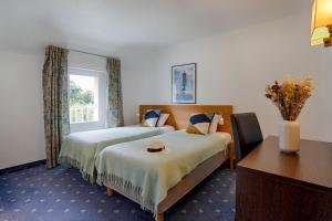 Postel nebo postele na pokoji v ubytování Hotel Le Branhoc - Brit Hotel Auray + 37 fotografií