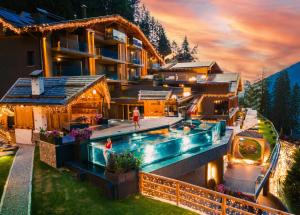 Bazén v ubytování Hotel Chalet Al Foss nebo v jeho okolí
