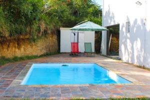 Piscina di Bas de villa F2 neuf avec terrasse et piscine o nelle vicinanze