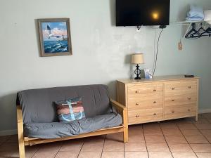 TV a/nebo společenská místnost v ubytování Barcelona Motel