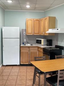Kuchyň nebo kuchyňský kout v ubytování Barcelona Motel