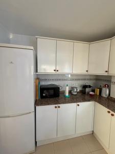 Kuchyň nebo kuchyňský kout v ubytování Apartamento Bulevar en Playa Albir