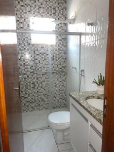 Et badeværelse på 3km parque de exposição, 200m do hospital Smaritano- Apto + 6 billeder