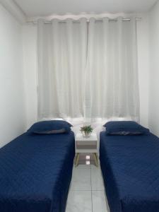 En eller flere senge i et værelse på 3km parque de exposição, 200m do hospital Smaritano- Apto