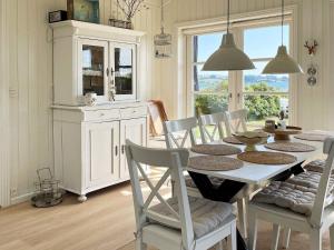 Η κουζίνα ή μικρή κουζίνα στο 8 person holiday home in Broager-By Traum