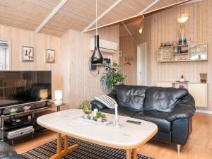 Η κουζίνα ή μικρή κουζίνα στο 6 person holiday home in Haderslev-By Traum