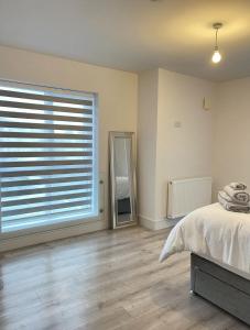 Kama o mga kama sa kuwarto sa New Build, Ensuite room in Trim
