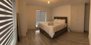Kama o mga kama sa kuwarto sa New Build, Ensuite room in Trim
