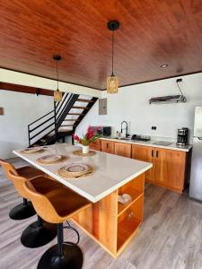 Kuchyň nebo kuchyňský kout v ubytování Alma Vida Lofts