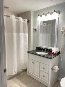 Koupelna v ubytování Destin West Resort - Gulfside 405 Ocean View and Free Beach Chairs