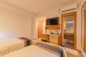 Postel nebo postele na pokoji v ubytování UMET Seaview Hotel with Free Airport Pick up and Drop T&C Apply