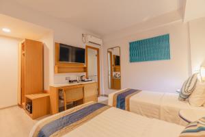 Postel nebo postele na pokoji v ubytování UMET Seaview Hotel with Free Airport Pick up and Drop T&C Apply