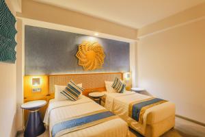 Postel nebo postele na pokoji v ubytování UMET Seaview Hotel with Free Airport Pick up and Drop T&C Apply