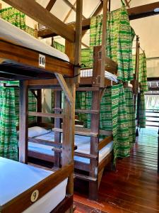Postel nebo postele na pokoji v ubytování Ilakai Hostel