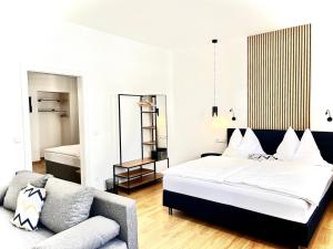 Łóżko lub łóżka w pokoju w obiekcie Hotel Zum Goldenen Hirschen