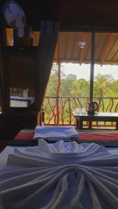 Rõdu või terrass majutusasutuses Sigiriya Rock View Tree house