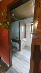 Ein Badezimmer in der Unterkunft Karunamaya Hotel