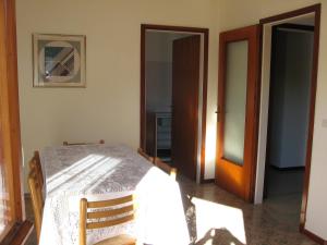 A bed or beds in a room at Lander Residence