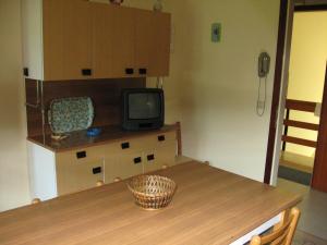 A kitchen or kitchenette at Lander Residence