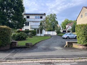 a car parked in the driveway of a house at Traumhaftes Bijou für 4 in Holzminden
