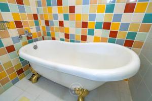 Bagno di 宜蘭凱西在家親子民宿 包棟 電動麻將 飛鏢機 夏日戲水池