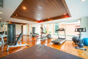 Fitness centrum a/nebo fitness zařízení v ubytování 芭东精装两卧公寓 近马林夜市 芭东海滩