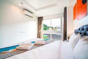 Postel nebo postele na pokoji v ubytování 芭东精装两卧公寓 近马林夜市 芭东海滩 + 37 fotografií