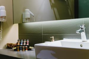 Koupelna v ubytování Elysion Hotel