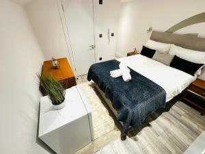 Кровать или кровати в номере Luxury Central London flats, perfect and ideal for tourists