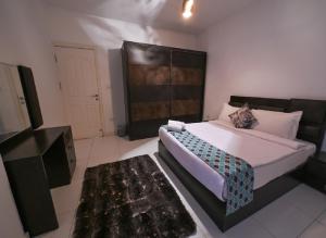 Postel nebo postele na pokoji v ubytování Pyramids Gem Plaza Hotel