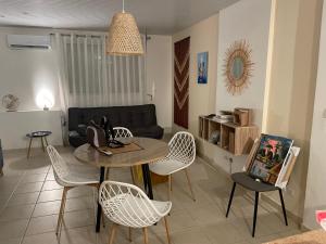 Posezení v ubytování Cosy T3 au coeur de Sainte Anne