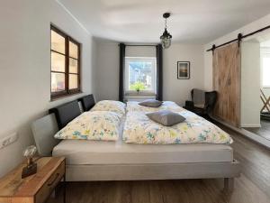 En eller flere senge i et værelse på Ferienhaus Ty Maya