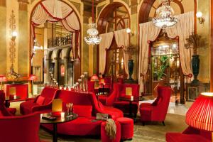Гостиная зона в Hôtel Barrière Le Royal Deauville