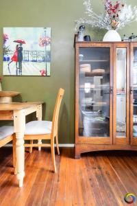 Gallery image of Seaside Escape Walk to Beach & Cronulla Golf Club Sleeps 3 in Cronulla