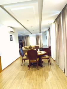 Khu vực ghế ngồi tại Nhat Linh Hotel & Suites Da Nang