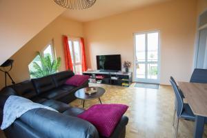 a living room with a couch and a table at Sonne, Mond und Sterne in Moritzburg