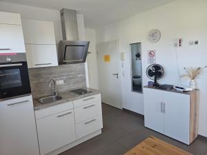 Kuchyň nebo kuchyňský kout v ubytování FeWo Lena