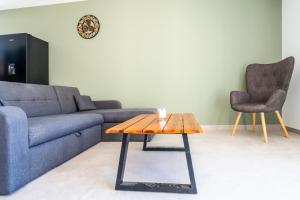 a living room with a couch and a coffee table at Superbe villa climatisée in Connaux