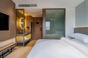 Postel nebo postele na pokoji v ubytování Elong RuiYun Hotel Fuyang Normal University