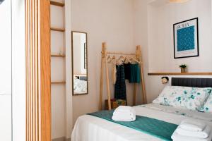 a bedroom with a bed with two towels on it at Verdeacqua Home in Castellammare del Golfo