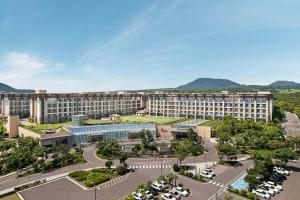 Nespecifikovaný výhled na hory nebo výhled na hory při pohledu z hotelu