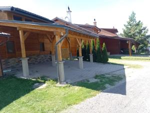 Budova, v ktorej sa dovolenkový dom nachádza