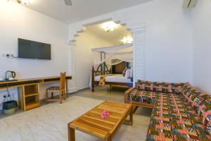 TV a/nebo společenská místnost v ubytování Zanzibar View Hotel