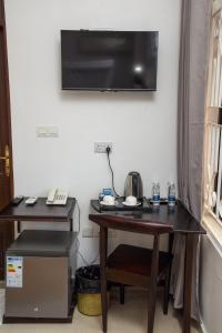 TV a/nebo společenská místnost v ubytování Zanzibar View Hotel